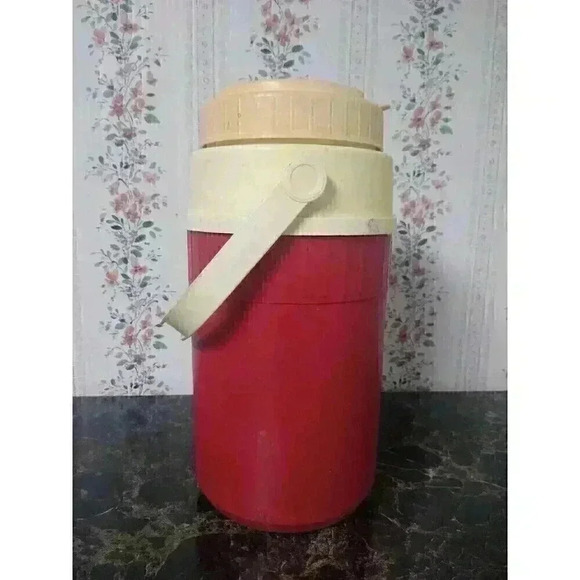 Vintage 1979 Igloo Red Thermos With Lid Half Gallon - Picture 4 of 8